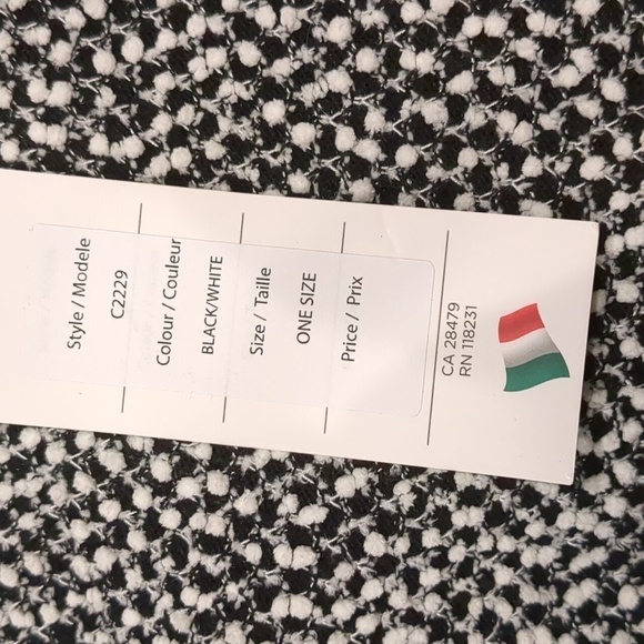 Cherishh Black and White Knit Textured Scoop Neck One Size Pullover Sweater - Picture 4 of 6